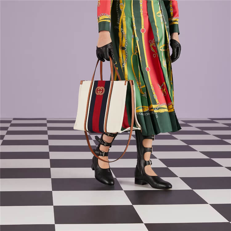 Replica-Gucci-Medium-Interlocking-G-Tote-Bag-727721-FABCL-9553-7.jpg