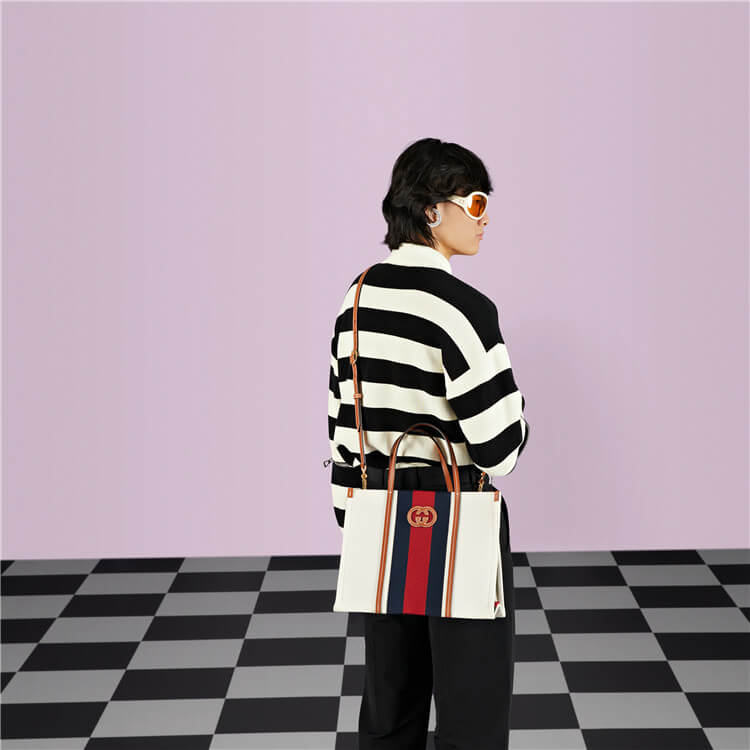 Replica-Gucci-Medium-Interlocking-G-Tote-Bag-727721-FABCL-9553-8.jpg