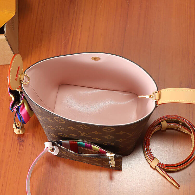 Replica-LV-All-in-BB-M26642-6.jpg