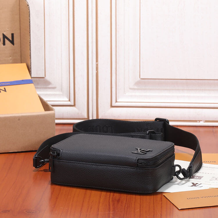 Replica-LV-Alpha-Wearable-Wallet-M59161-5.jpg