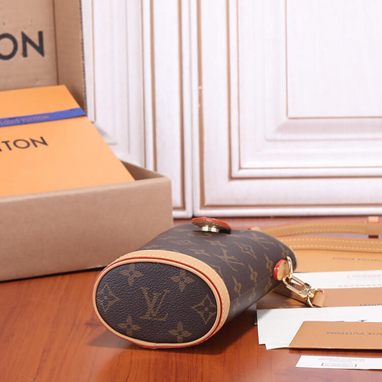 Replica-LV-Fold-Me-Pouch-M80874-5.jpg