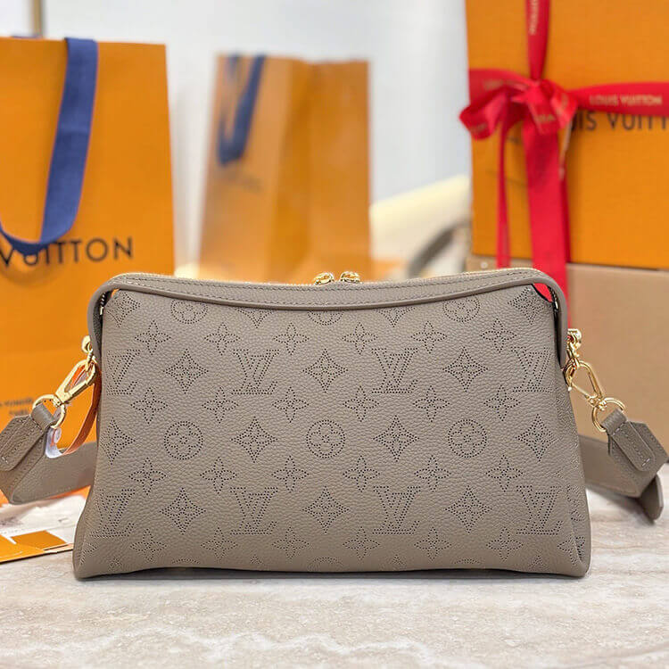 Replica-LV-Hand-It-All-PM-M25904-4.jpg
