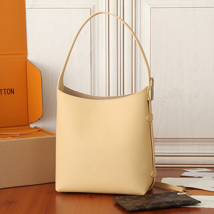 Replica-LV-Low-Key-Hobo-PM-M25353-4.jpg