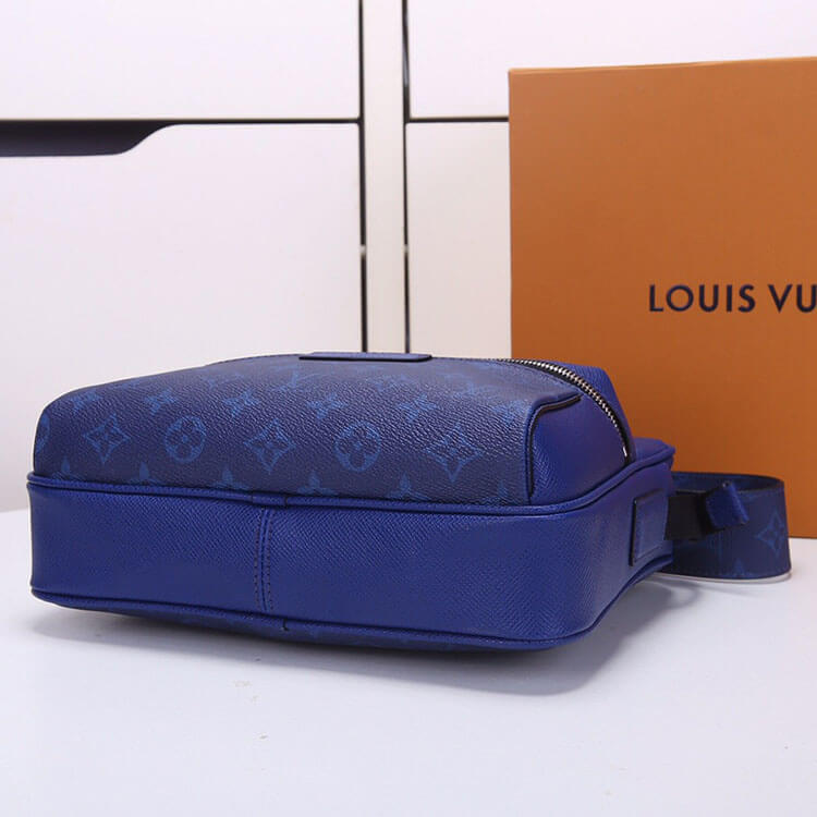 Replica-LV-Outdoor-Messenger-Bag-M30242-5.jpg