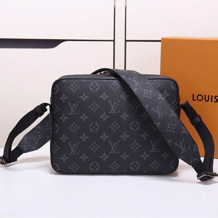 Replica-LV-Outdoor-Messenger-M30233-3.jpg
