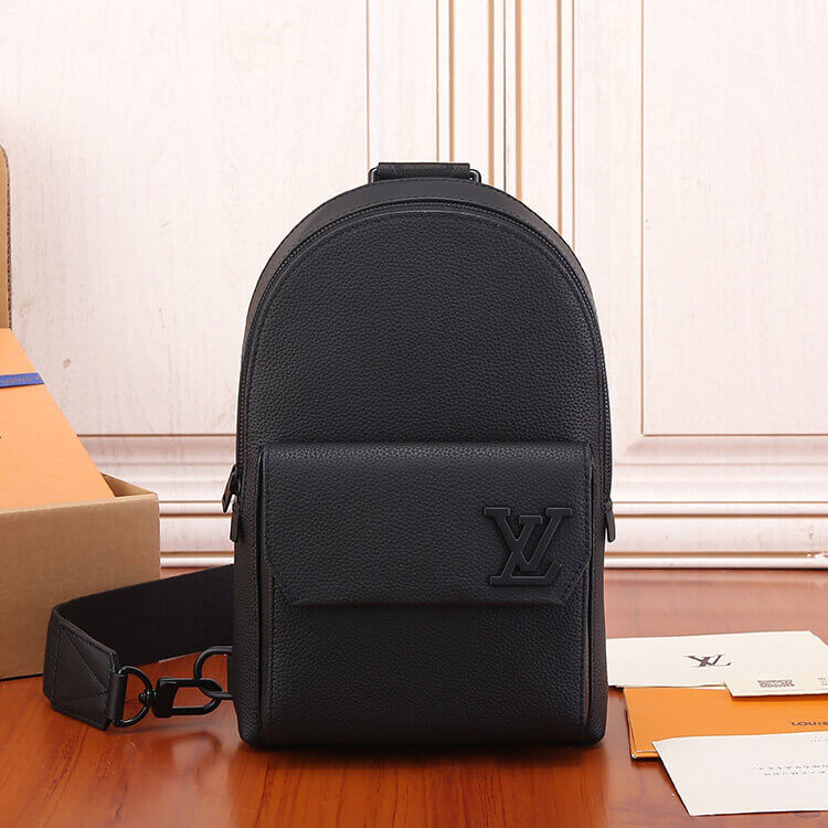 Replica-LV-Pilot-Slingbag-M23736-2.jpg