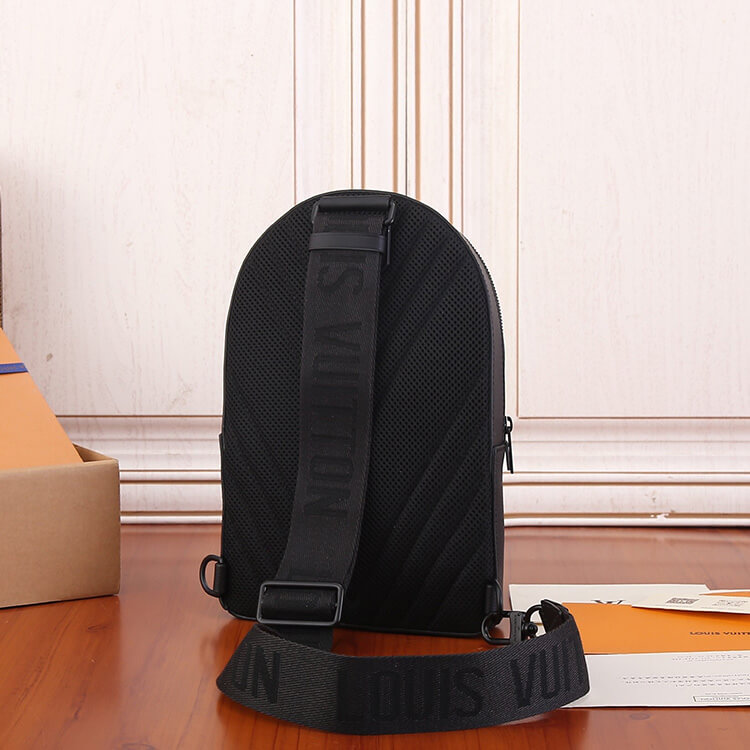 Replica-LV-Pilot-Slingbag-M23736-4.jpg