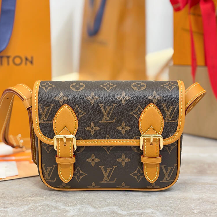 Replica-LV-Satchel-Wearable-Wallet-M26805-2.jpg
