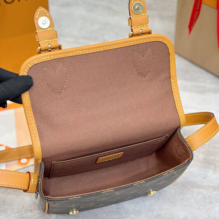 Replica-LV-Satchel-Wearable-Wallet-M26805-6.jpg