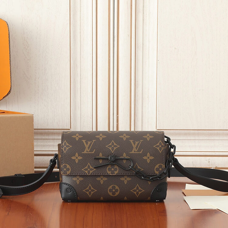 Replica-LV-Steamer-Wearable-Wallet-M83613-2.jpg