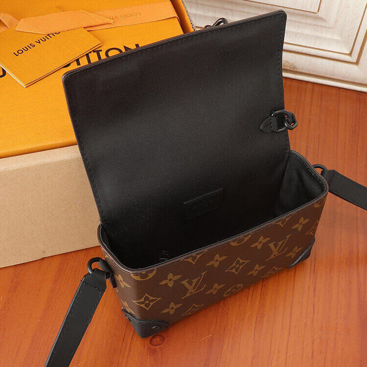 Replica-LV-Steamer-Wearable-Wallet-M83613-6.jpg