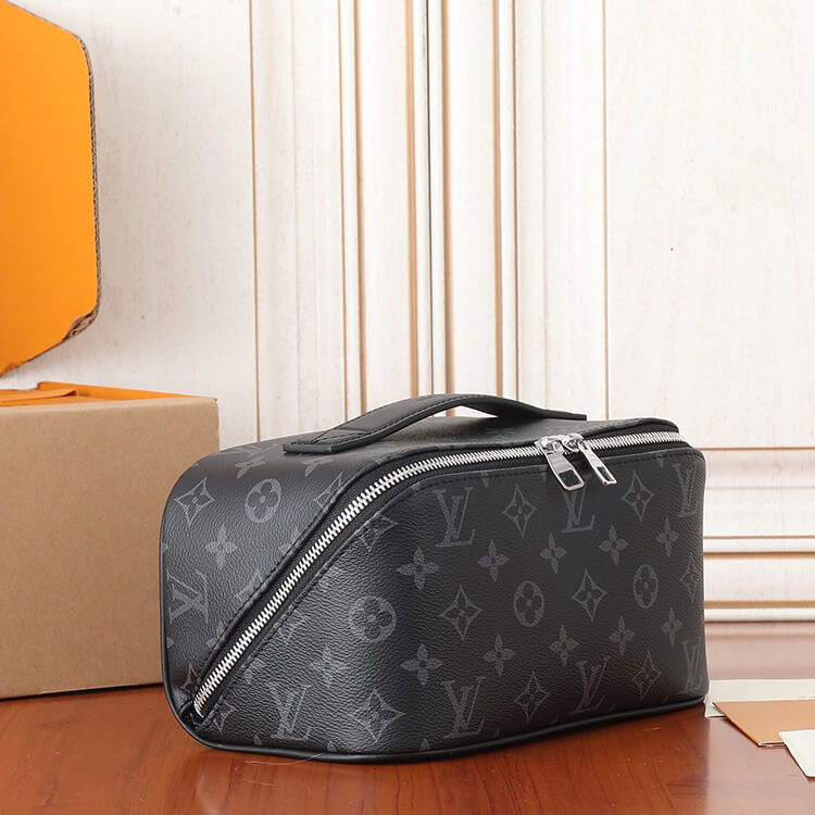 Replica-LV-Toiletry-Bag-M11508-3.jpg