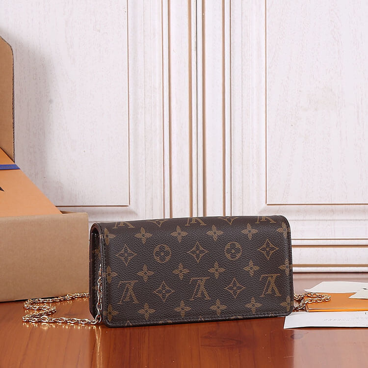 Replica-LV-Wallet-On-Chain-Lily-M82509-4.jpg