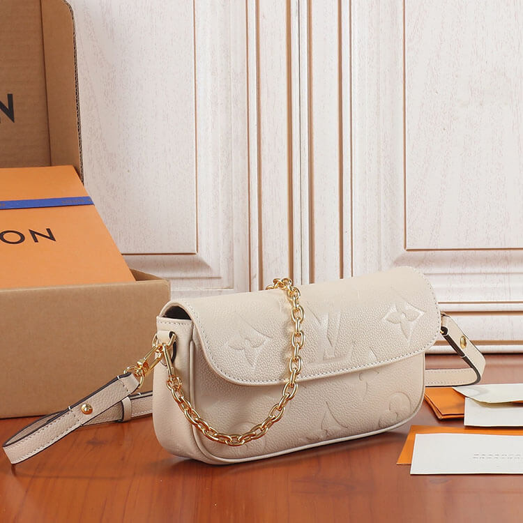 Replica-LV-Wallet-on-Chain-Ivy-M82210-3.jpg